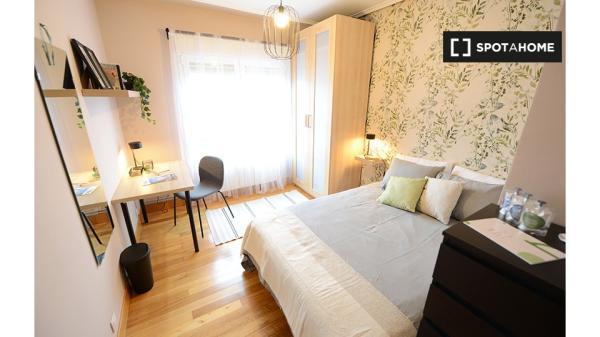 Zimmer zur Miete in 3-Zimmer-Wohnung in Txurdinaga, Bilbao