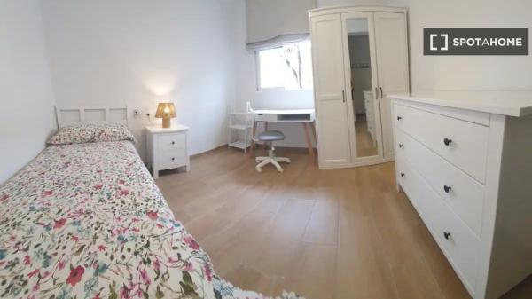 Piso de 3 dormitorios en alquiler en Sevilla