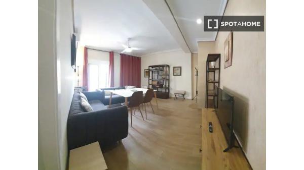 Piso de 3 dormitorios en alquiler en Sevilla