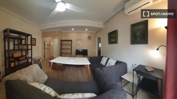 Piso de 3 dormitorios en alquiler en Sevilla