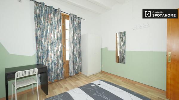 Spacious room in 4-bedroom apartment in El Raval, Barcelona