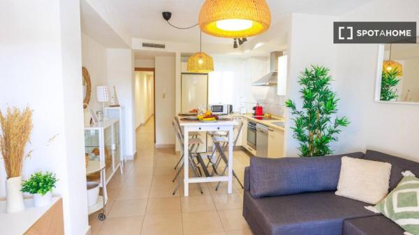 Piso de 4 habitaciones en alquiler en El Campello, Alicante