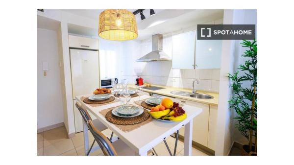 Piso de 4 habitaciones en alquiler en El Campello, Alicante