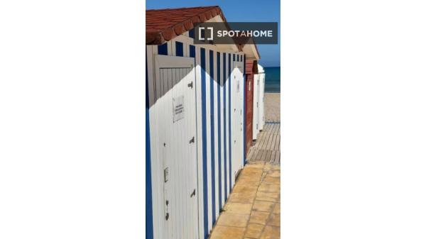 Piso de 4 habitaciones en alquiler en El Campello, Alicante