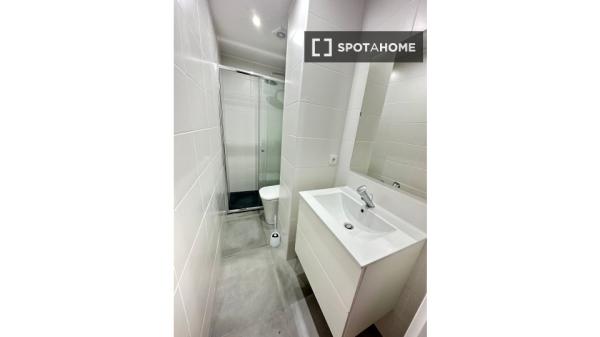 Room for rent in shared apartment in Pamplona