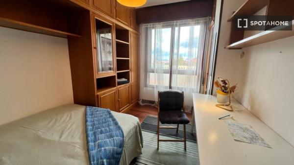 Prywatny pokój w 5-pokojowym apartamencie w Begoña, Bilbao