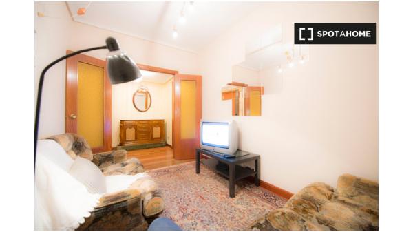 Prywatny pokój w 5-pokojowym apartamencie w Begoña, Bilbao
