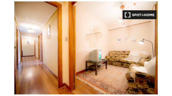 Prywatny pokój w 5-pokojowym apartamencie w Begoña, Bilbao