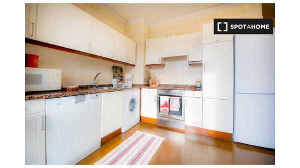 Prywatny pokój w 5-pokojowym apartamencie w Begoña, Bilbao