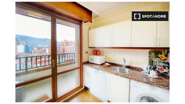 Prywatny pokój w 5-pokojowym apartamencie w Begoña, Bilbao