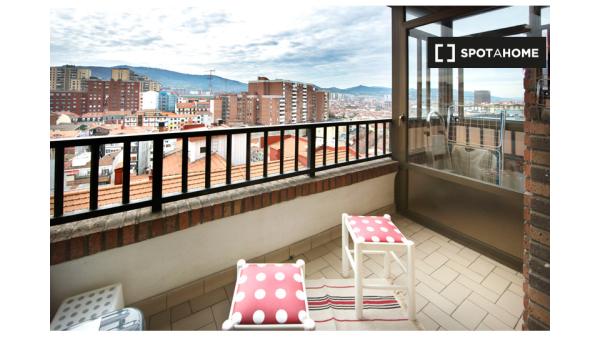Prywatny pokój w 5-pokojowym apartamencie w Begoña, Bilbao