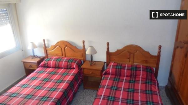 Alquiler de habitaciones en piso de 3 dormitorios en Almería
