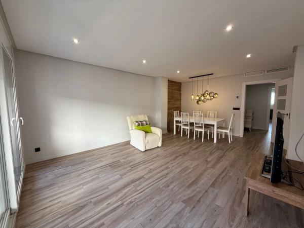 Piso en calle Castellar, 1