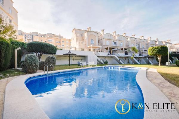 Chalet adosado en calle de Britania, 23