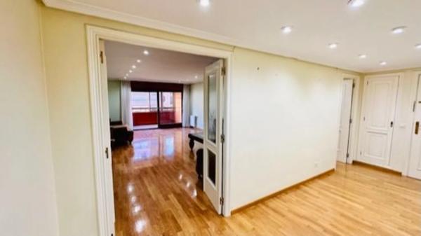 Piso en avenida Doctor Gadea, 24