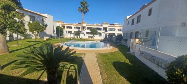 Chalet adosado en calle Melocotonero