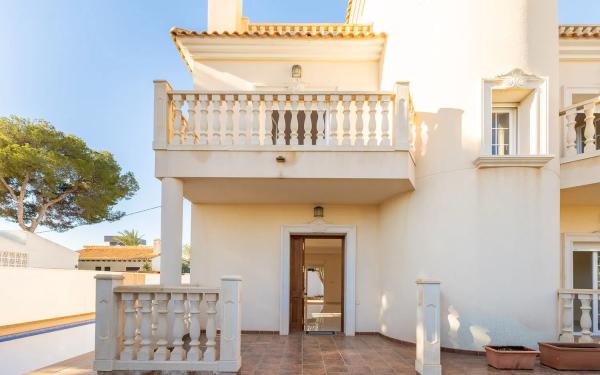 Casa independiente en calle Baliza