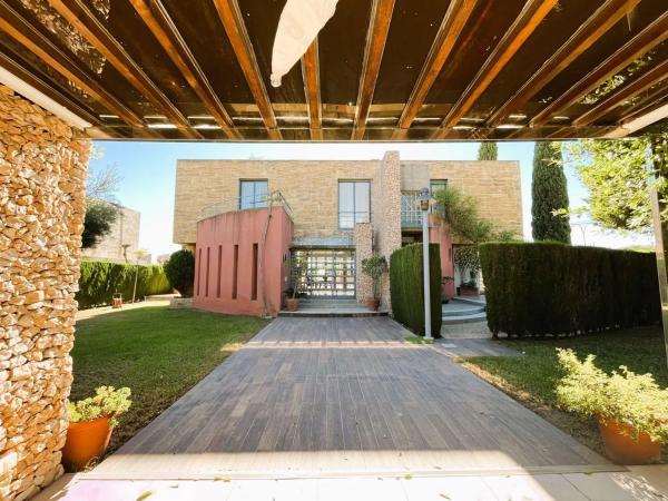 Casa independiente en calle Miguel de Unamuno