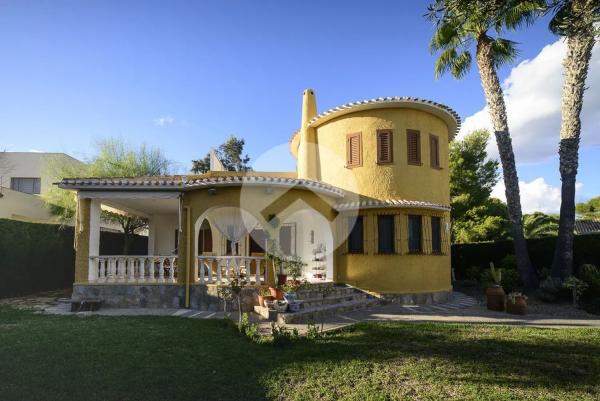 Casa independiente en calle de Rosalía de Castro