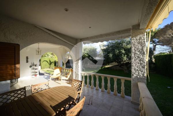 Casa independiente en calle de Rosalía de Castro