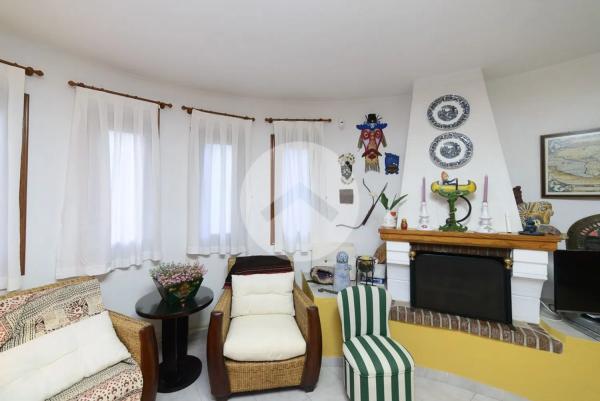 Casa independiente en calle de Rosalía de Castro