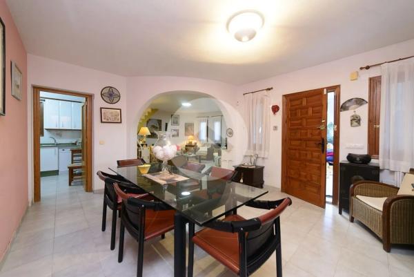 Casa independiente en calle de Rosalía de Castro