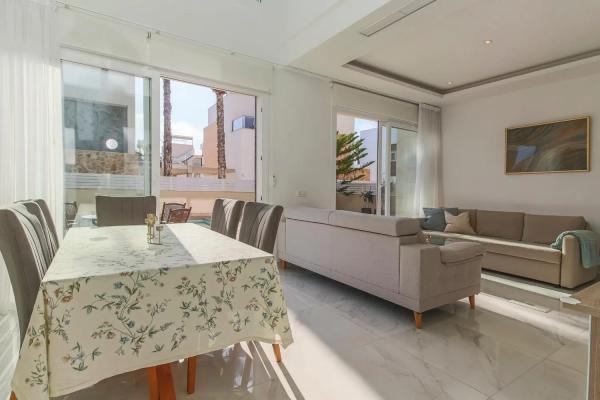 Casa independiente en calle Fischer