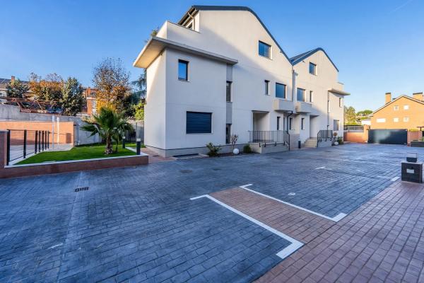 Chalet pareado en venta en calle Hermanos San Román, 1