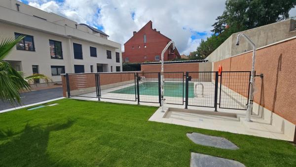 Chalet pareado en venta en calle Hermanos San Román, 1