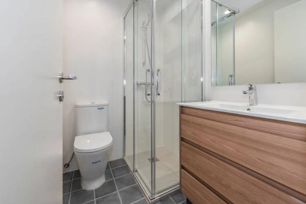 Chalet pareado en venta en calle Hermanos San Román, 1