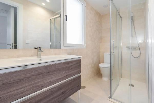 Chalet pareado en venta en calle Hermanos San Román, 1