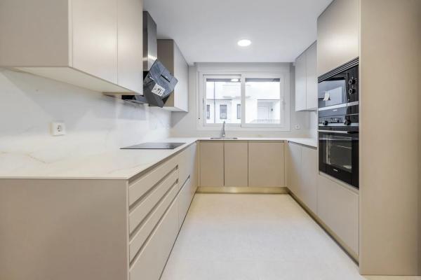 Chalet pareado en venta en calle Hermanos San Román, 1