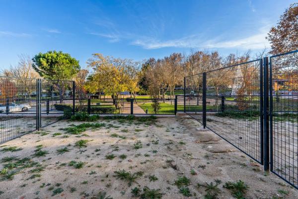 Chalet pareado en venta en calle Hermanos San Román, 1