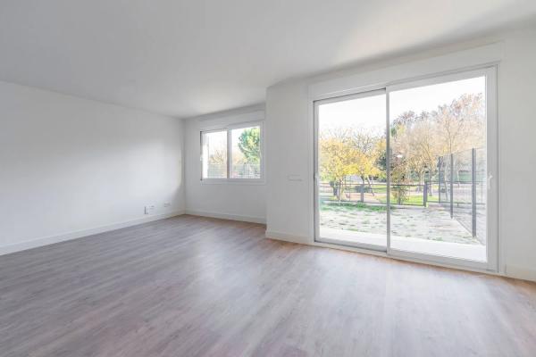 Chalet pareado en venta en calle Hermanos San Román, 1