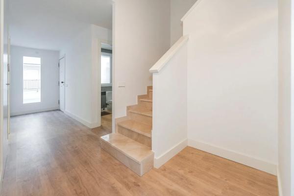 Chalet pareado en venta en calle Hermanos San Román, 1