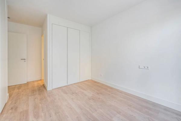 Chalet pareado en venta en calle Hermanos San Román, 1