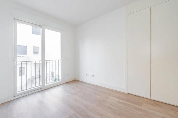 Chalet pareado en venta en calle Hermanos San Román, 1