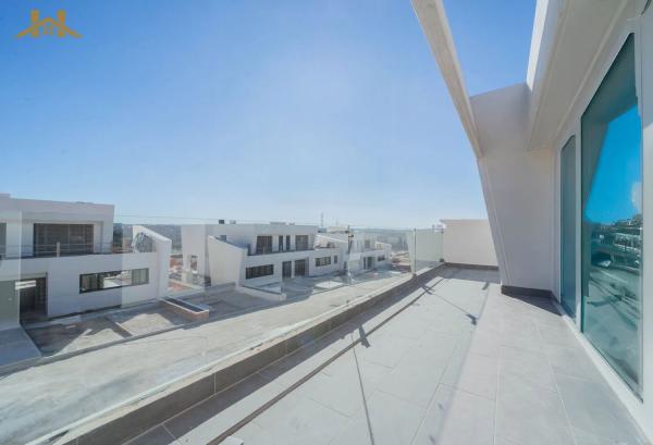 Chalet pareado Calle Helsinki