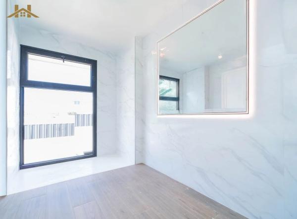 Chalet pareado en venta en calle Helsinki, 1