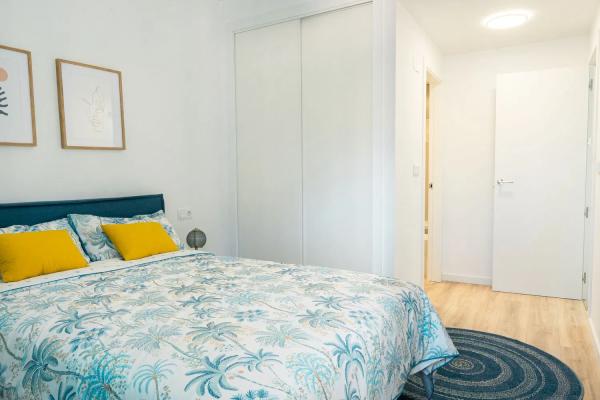 Chalet adosado en venta en calle Isla de capri, 1