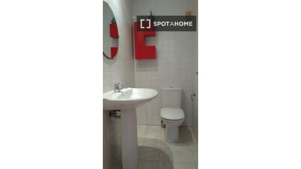 Chambre dans un appartement partagé à Ondara