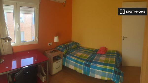 Außenraum in 4-Zimmer-Wohnung in Triana, Sevilla