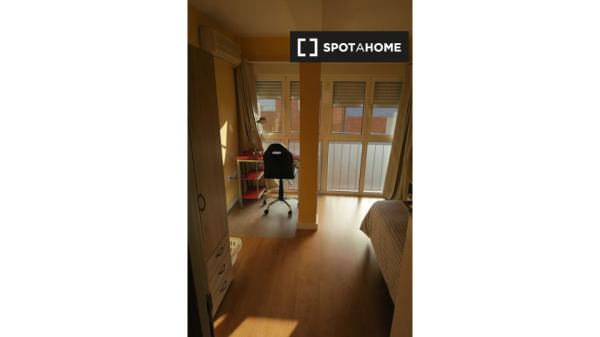 Außenraum in 4-Zimmer-Wohnung in Triana, Sevilla