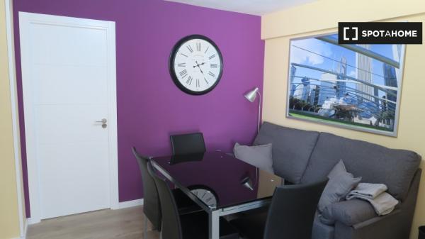 Gemütliches Zimmer in 4-Zimmer-Wohnung in Triana, Sevilla