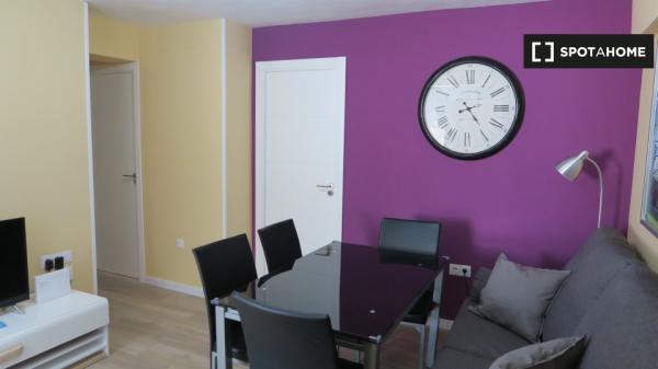 Gemütliches Zimmer in 4-Zimmer-Wohnung in Triana, Sevilla