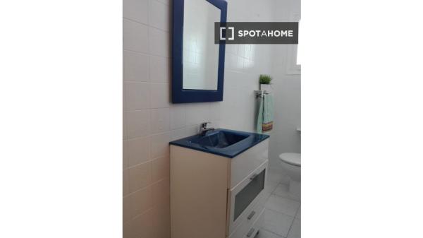 Room for rent in shared apartment in Elche, Alicante