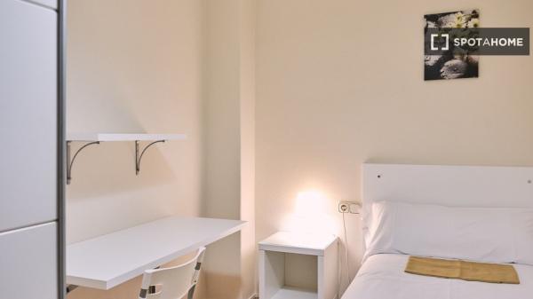 Room for rent in shared apartment in Santiago De Compostel