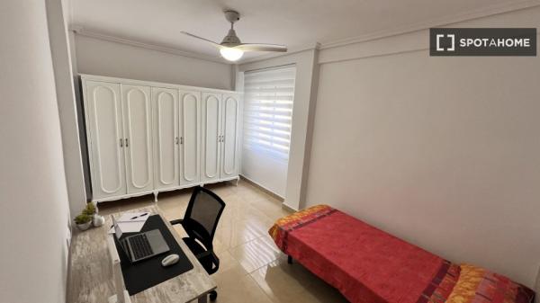Room in shared apartment in Elx