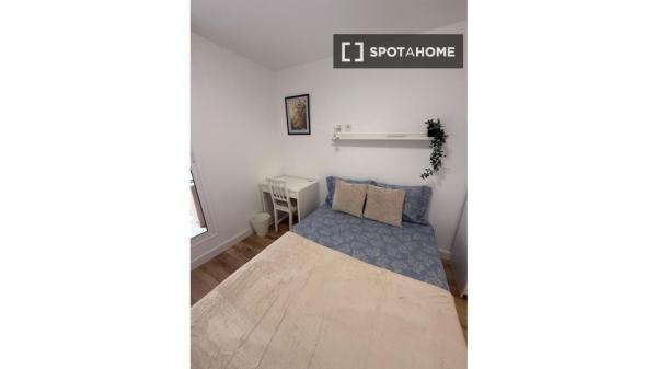 Chambre à louer dans un appartement partagé à Alicante