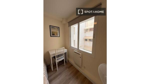 Chambre à louer dans un appartement partagé à Alicante